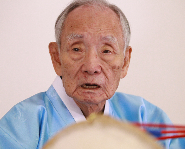 평생 한국 무용 외길을 살아온 우봉 이매방(88).
