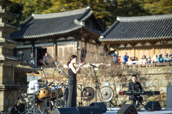 지난 25일 전남 구례군 화엄사에서 화엄음악제가 열렸다.