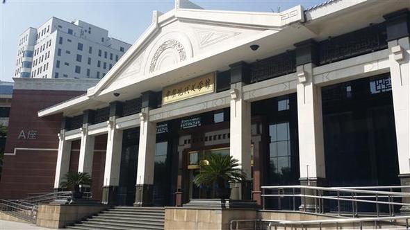 어느덧 100년 역사를 쌓아 올린 한국 근대문학 유산을 보존하고 활용할 국립 근대문학관을 세워야 한다는 목소리가 높다. 사진은 중국 베이징에 있는 중국 현대문학관 에이(A)동 전경. <한겨레> 자료사진