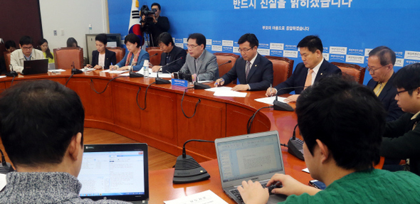 백재현 새정치민주연합 정책위의장이  2일 오전 국회에서 2015년 예산안 심사 방안에 대해 이야기하고 있다.    김경호 선임기자 jijae@hani.co.kr