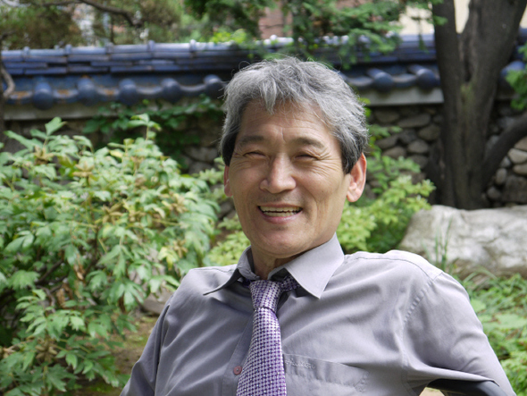 성유보 <한겨레> 초대 편집위원장 