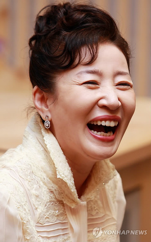 배우 김자옥이 폐암으로 16일 별세했다. 향년 63세. 지난 2008년 SBS 새 수목드라마 '워킹맘' 제작보고회에 참석한 고인의 모습.(연합뉴스 자료사진)