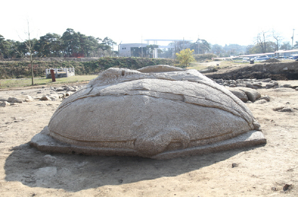 강원도 강릉 굴산사터에서 비석을 받치는 돌거북. 국립중원문화재연구소 제공
