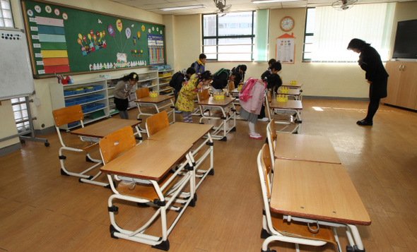 저출산의 영향으로 입학생 수가 교실 하나도 채우지 못하는 초등학교들이 늘어나고 있다. 신소영 기자viator@hani.co.kr