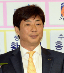 안세환 KDB생명 감독이 성적 부진에 대한 책임을 지고 자진 사퇴했다.