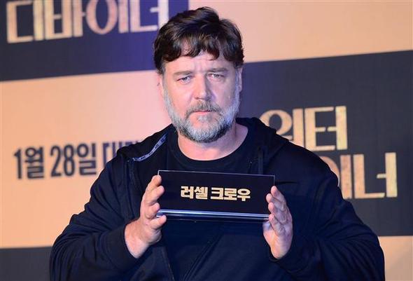 할리우드 배우 러셀 크로(51)가 감독과 주연을 맡은 영화 <워터 디바이너> 홍보를 위해 처음 한국을 찾았다.