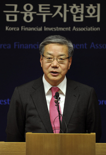 황영기 전 케이비(KB)금융지주 회장