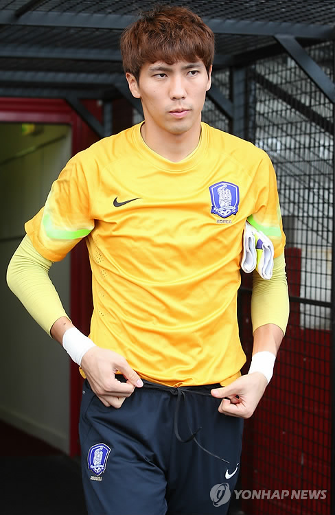 2015 AFC(아시아축구연맹) 아시안컵 준결승 이라크와의 경기를 앞둔 한국 축구대표팀의 골키퍼 김진현이 훈련을 위해 24일 호주 시드니의 코가라 오벌로 들어서고 있다.(시드니=연합뉴스)