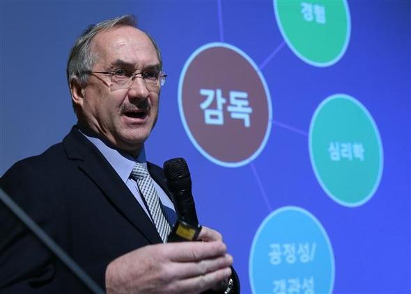 슈틸리케 한국 축구대표팀 감독.