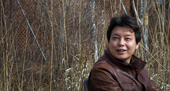 소설집 <두번의 자화상>을 내고 25일 한겨레신문사를 찾은 작가 전성태. “그동안 극적이고 강한 소재를 좇느라 일상을 보지 못한 느낌이 있다”며 “앞으로는 작지만 소중한 일상을 챙기고 싶다”고 말했다.
이정용 선임기자 lee312@hani.co.kr
