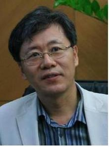 윤지관 덕성여대 교수·문학평론가