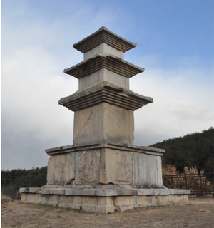 경주 남산 창림사지 삼층석탑.