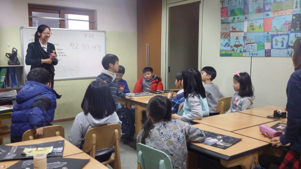 지난 2월4일 고척중 기자단 학생들은 초등학교 저학년을 대상으로 신문활용교육(NIE) 수업을 진행했다.
　고척중 드림라이트 제공