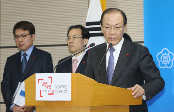 황우여 부총리 겸 교육부 장관. 한겨레 자료사진