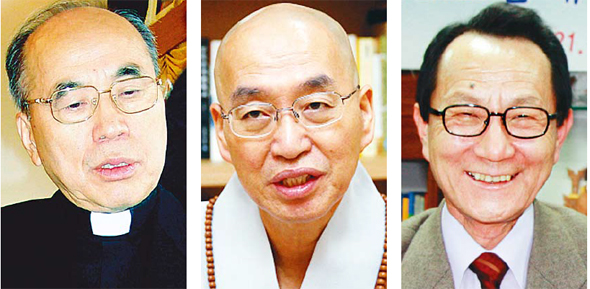 왼쪽부터 최창무 민족화해위원회 초대 위원장, 법륜 스님 평화재단 이사장, 박종화 경동교회 목사. 