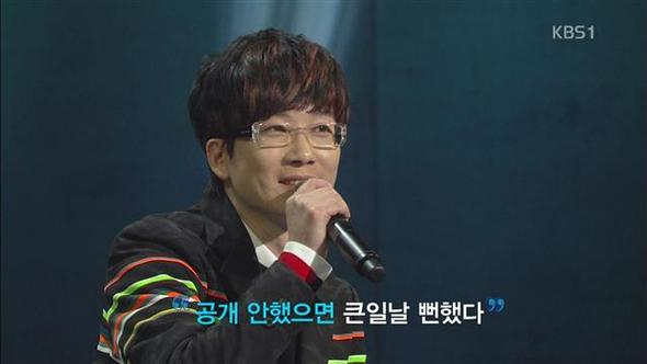 가수 서태지씨가 지난 26일 방영된 <한국방송>(KBS)의 <명견만리> 프로그램에 출연해 공유에 대한 자신의 생각을 밝히고 있다. 서태지는 지난해 10월 신곡 ‘크리스말로윈’을 발표하면서 노래를 구성하는 보컬과 악기 각각의 음원 파일을 모두 공개했다.
<한국방송> 화면