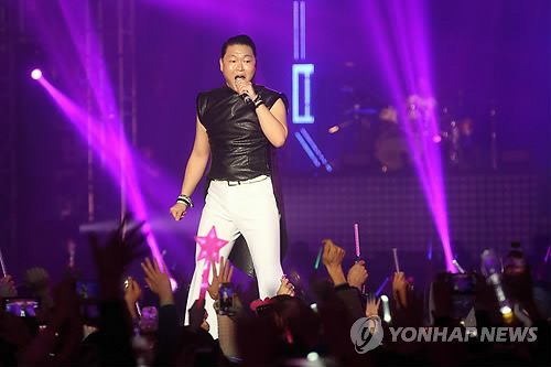 싸이(38)의 ‘강남스타일’ 뮤직비디오가 유튜브 조회수 23억건을 돌파했다고 13일 소속사 와이지(YG)엔터테인먼트가 밝혔다.