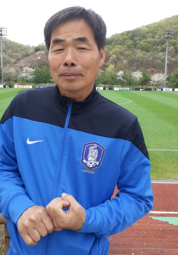 박영수 18살 이하 축구 국가대표팀 코치.
