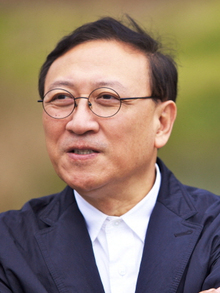 이용우(63·세계비엔날레협회장)  미술평론가