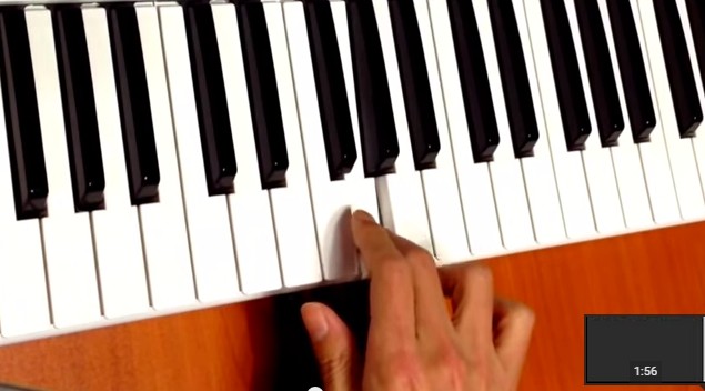 음악 시퀀서 프로그램과 연결된 마스터 키보드로 국악 가상악기 대금 소리를 내는 장면. 동영상  https://www.youtube.com/watch?v=FHe8WIeXNtI