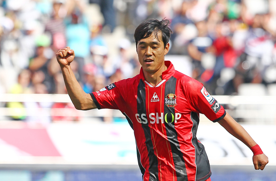 16일 서울 상암월드컵경기장에서 열린 K리그 FC서울과 전남 드래곤즈의 경기에서 박주영이 골을 넣은 뒤 환호하고 있다. 2015.5.16 연합