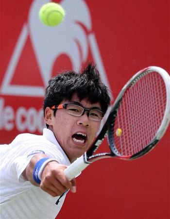 정현이 17일 서울 올림픽코트에서 열린 남자프로테니스(ATP) 르꼬끄 서울오픈챌린저 단식 결승에서 소에다 고(일본)를 상대로 리시브를 하고 있다. 연합뉴스