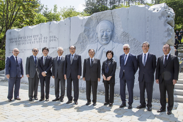 추모 조형물 제막식