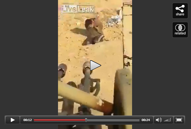 중국 SNS와 한국 인터넷매체에서 ‘현영철 처형 동영상’으로 둔갑돼 유포되고 있는 ‘IS 동영상’. 동영상 화면 캡처