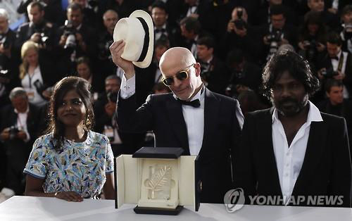 프랑스 감독 자크 오디아르(사진 가운데)