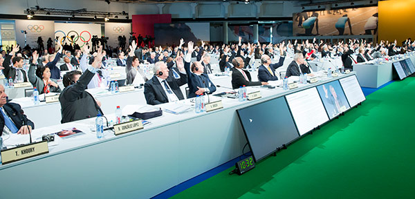 지난해 12월 열린 IOC 총회에서 IOC 위원들이 ‘어젠다 2020’을 만장일치로 통과시키고 있다. IOC 홈페이지
