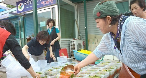 순창 ‘메르스’ 출입통제 마을에 지원된 반찬. 연합뉴스