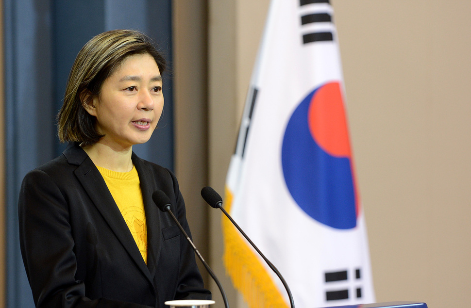 지난 2013년 3월 청와대 춘추관에서 김행 전 대변인이 최근 잇따른 장,차관 낙마 사태와 관련해 대국민 사과문을 발표하고 있다. 뉴시스