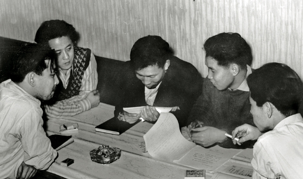 1950년대 동독 예나대학의 기숙사에 함께 모여 공부하던 북한 유학생들. 이동기 교수가 독일 예나에서 유학할 당시 찾은 사진이다. 이동기 제공