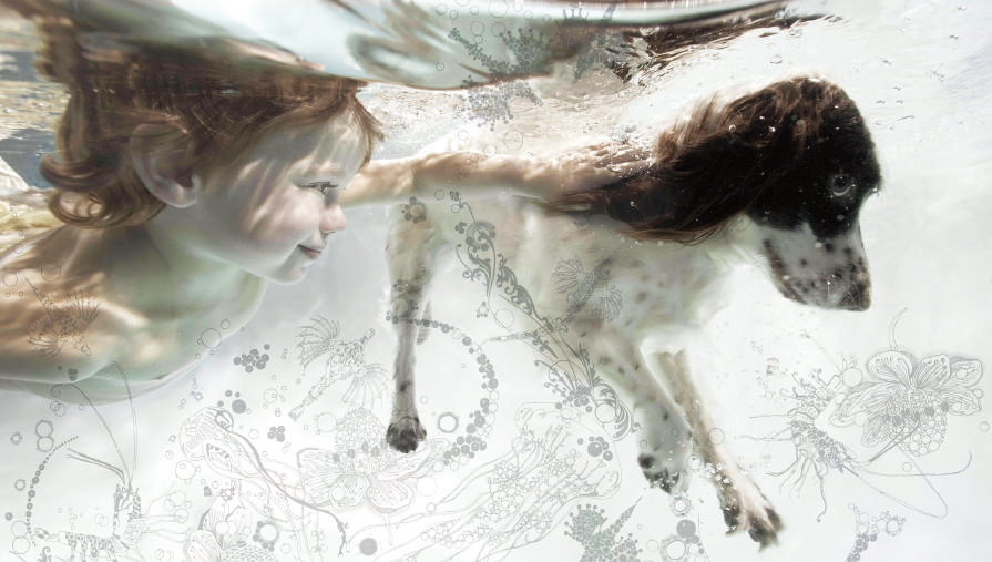 아이스, 물의 아이들(The water Babies) (2005 ~2007) / 영국의 판타지 소설 의 삽화 작업인 이 시리즈의 작품은 어느 것이 먼저라고 할 것 없이 모두가 사랑스럽고 아름답다. 특히 이 작품들이 특별한 이유는 사진 속 어린이가 바로 작가의 첫째 딸이기 때문. 제나 할러웨이는 자신과 가장 친밀한 딸과 많은 촬영을 진행했다. 그러나 그밖의 아이들도 그 곳이 물 속이라고 느껴지지 않을 만큼 자연스럽고, 즐거운 표정으로 가득하다.