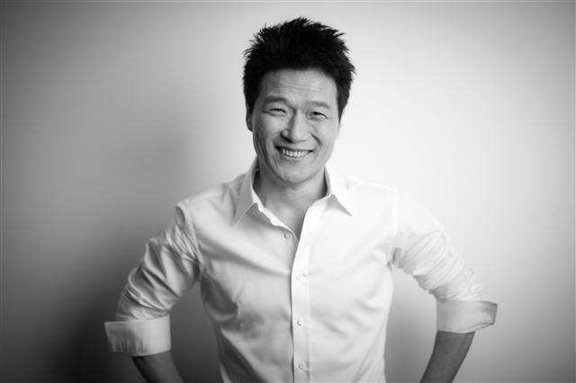 직장암을 극복하고 11집 앨범 ‘50’으로 돌아온 안치환. 한겨레 자료사진