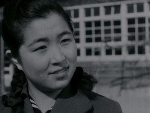 한국영상자료원은 7일 해방 후 첫 문예영화 중 하나인 이규환(1904~82) 감독의 1948년작 <해연>을 일본에서 발굴해 공개했다. 이 작품은 50~60년대 한국 영화계 대표 여배우로 활약했던 조미령(86)씨의 데뷔작이기도 하다. 사진이 바로 조미령 씨다.  