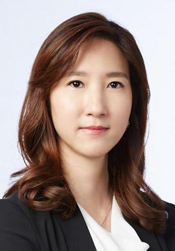 금호석유화학은 지난 1일 임원 인사를 통해 박찬구(67) 금호석유화학그룹 회장의 딸인 박주형(35)씨를 상무로 신규 선임했다고 7일 밝혔다.