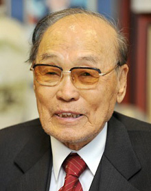 이윤석 명예회장