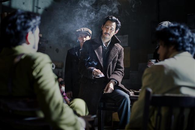 영화 <암살>의 한 장면. 