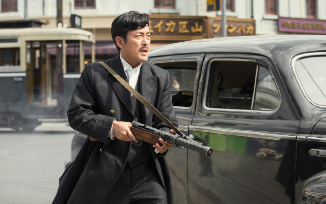 영화 <암살>의 한 장면. 