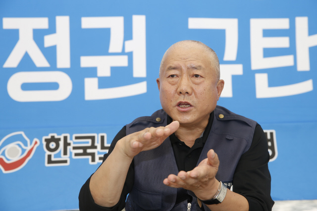 김동만 한국노총 위원장이 14일 오후 서울 영등포구 여의도 천막농성장에서 “정부의 노동시장 구조개악을 반드시 중단시키겠다”고 말하고 있다.
이정아 기자 leej@hani.co.kr