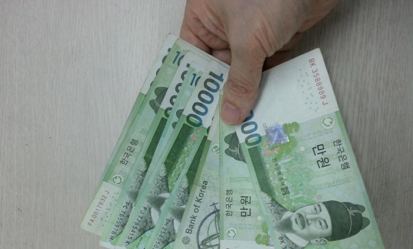 기업 절반 이상 “추석 상여금 없다”…평균 지급액도 4만원 감소