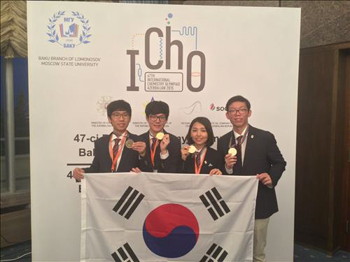 김태현(서울과학고 3), 이상원(˝),  이소영(˝), 이용준(대구과학고 3) 학생 