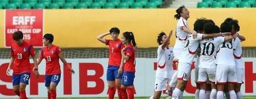 8일 중국 후베이성 우한 스포츠센터에서 열린 동아시안컵 여자축구대회 한국과 북한의 경기에서 한국이 실점 후 아쉬워하고 있다. 2015.8.8  (우한=연합뉴스)