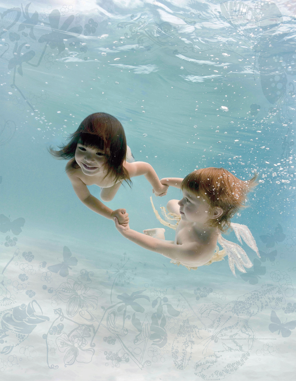 Meeting, 2005~2007 워터베이비(The water babies) 시리즈, “바다엔 셀 수도 없을 만큼 많은 물의 아이들이 있다. 사람들은 그들을 보지 못하지만, 세상에서 가장 놀랍고 가장 강한 것들은 아무도 볼 수 없는 것들이다.” 워터베이비의 작품 중 관람객들로부터 찬사를 받은 작품 중 하나다. 왼쪽 소녀는 제나 할러웨이 작품에 등장하는 유일한 아시아 소녀 모델이다.