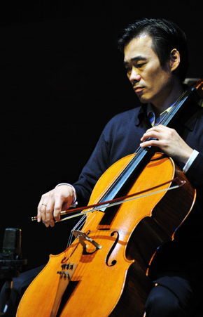 첼리스트 양성원이 그의 파리고등음악원 친구들과 함께 <베토벤 피아노 삼중주 전곡> 앨범을 낸 데 이어, 오는 8, 9일 같은 곡들로 서울 세종문화회관 체임버홀에서 연주회를 연다.  유니버설뮤직 제공