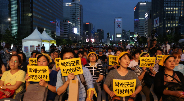 박래군 4·16연대 상임운영위원의 석방을 촉구하는 촛불문화제. 한겨레 이정우 기자