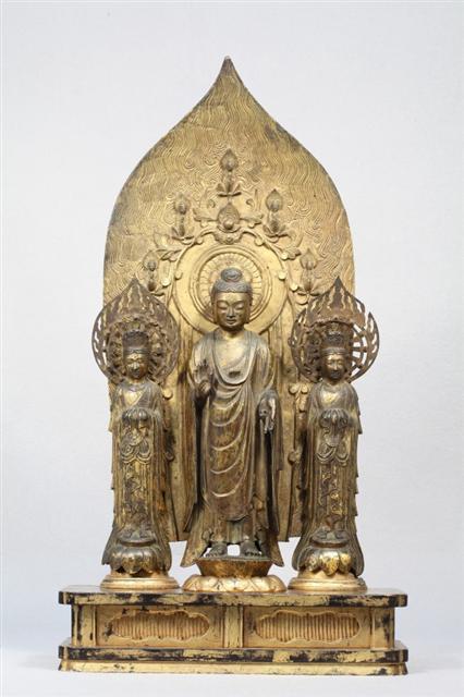 일본 도쿄박물관이 소장해온 호류사 헌납 보물의 백미인 백제금동삼존불입상. 도판 국립중앙박물관 제공