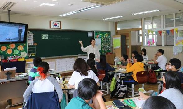 교실에 ‘인권’ 초대한 왕년의 ‘왕칼 쌤’