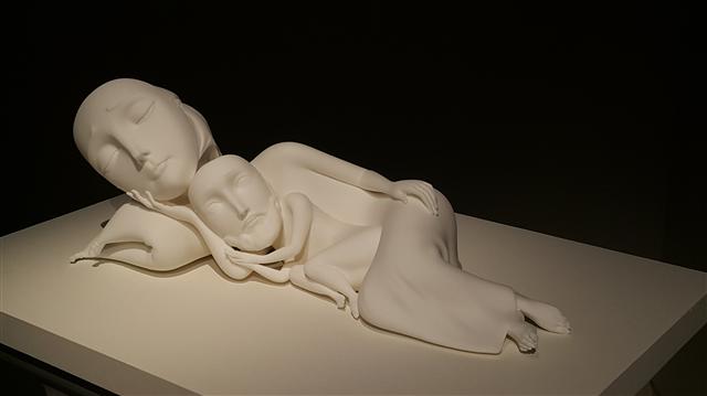 3D 프린터로 만든 이수경씨의 근작 ‘모두 잠든:피에타’ 